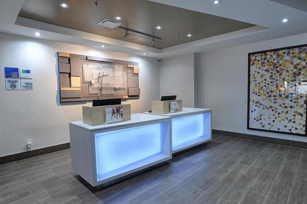 Holiday Inn Express & Suites TORONTO AIRPORT WEST Image 15