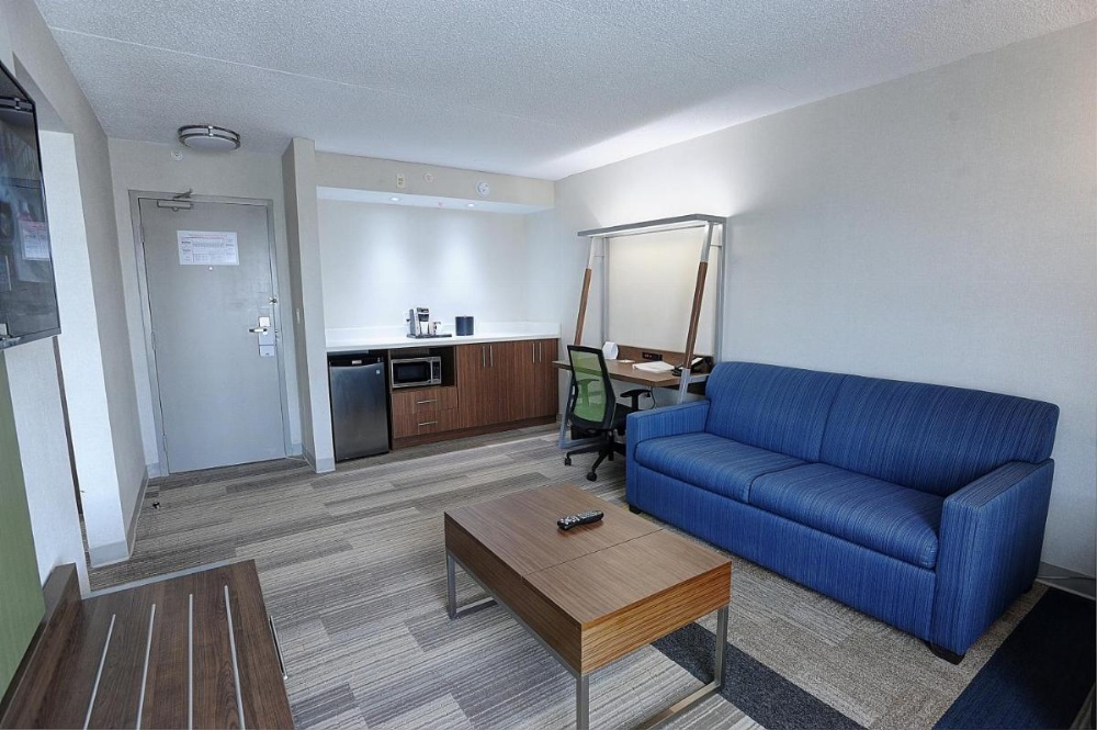 Holiday Inn Express & Suites TORONTO AIRPORT WEST Image 25