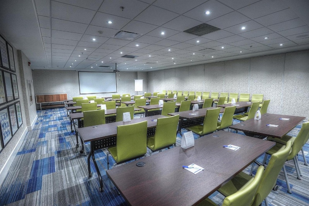 Holiday Inn Express & Suites TORONTO AIRPORT WEST Main image